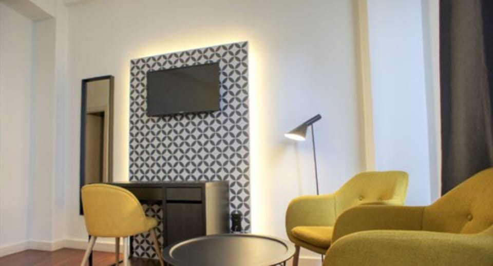 Deluxe Double Room | Desk, WiFi (free), bed sheets