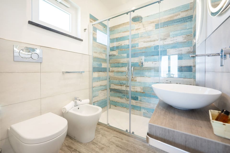 Superior Room, Sea View (Tramontana) | Bathroom | Separate tub and shower, jetted tub, rainfall showerhead