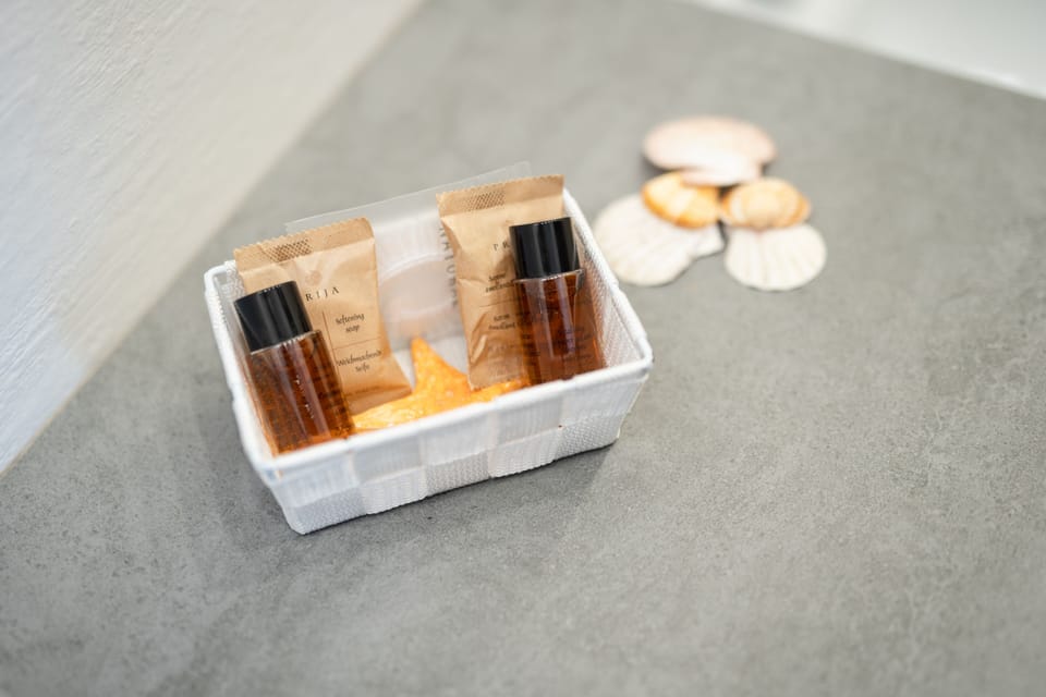 Separate tub and shower, jetted tub, rainfall showerhead