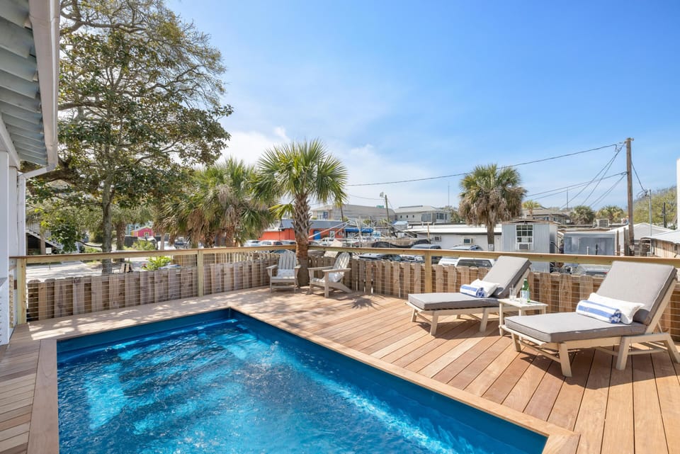 New pool, deck, and patio furnishings!
