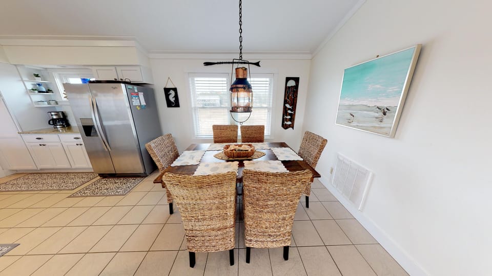 Dining for up to 6 at the table with additional bar seating for 4
