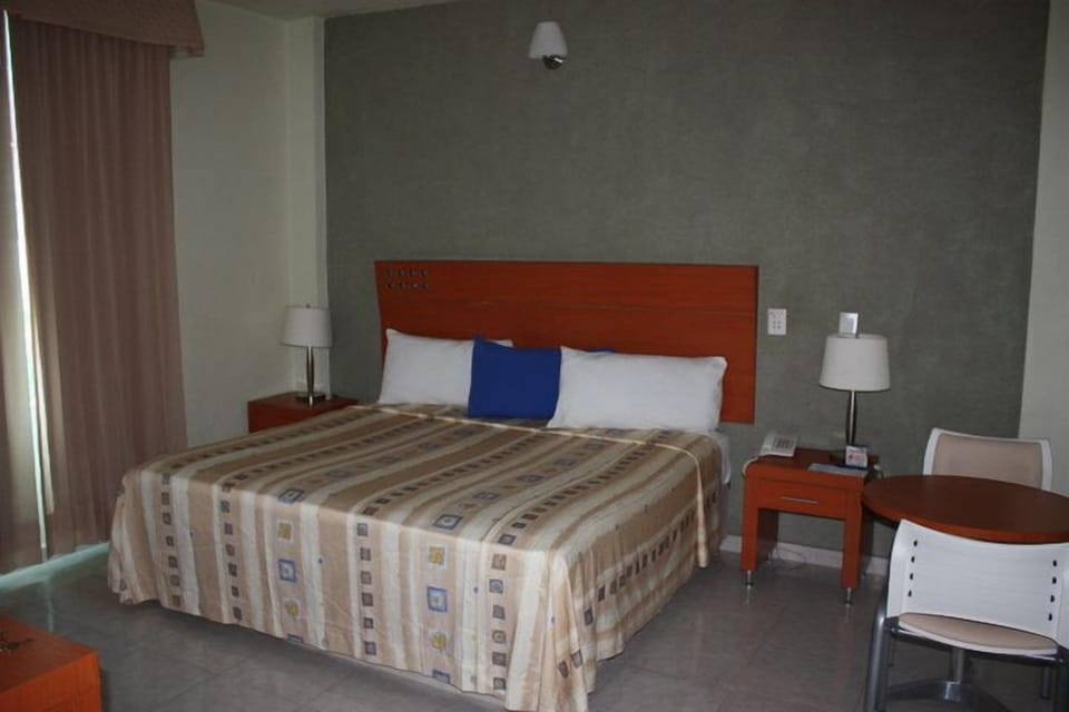 Basic Room, 1 King Bed | Desk, blackout drapes, iron/ironing board, bed sheets