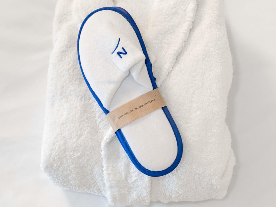 Hypo-allergenic bedding, minibar, desk, laptop workspace