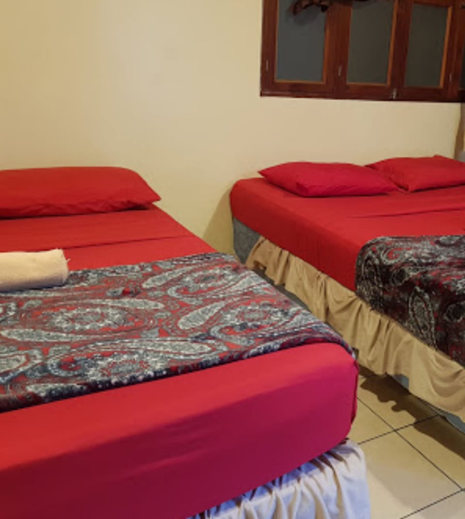 Family Room | Desk, iron/ironing board (on request), WiFi (free)