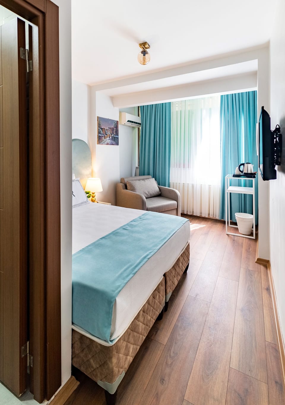 Minibar, in-room safe, soundproofing, free WiFi