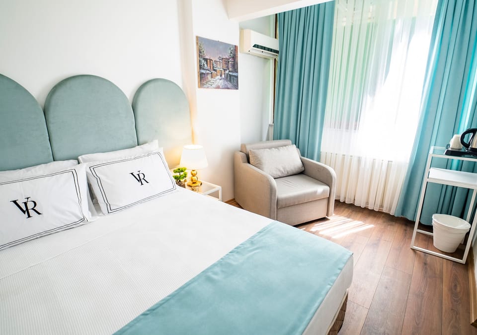 Minibar, in-room safe, soundproofing, free WiFi