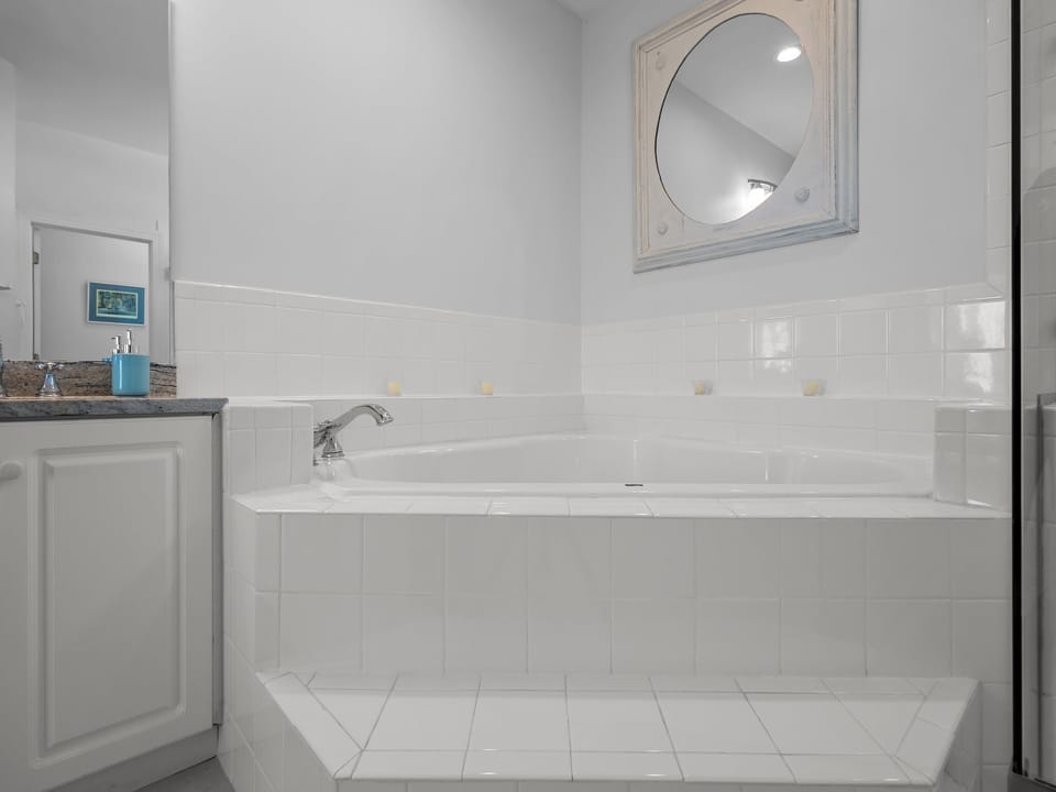 Primary Suite Bathroom