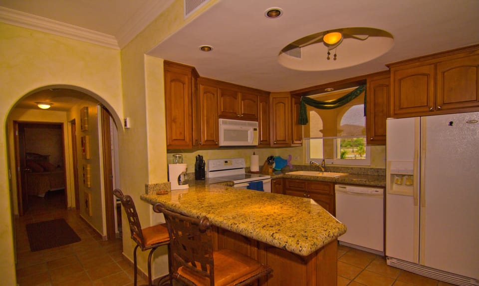 Condo, 3 Bedrooms | Private kitchen