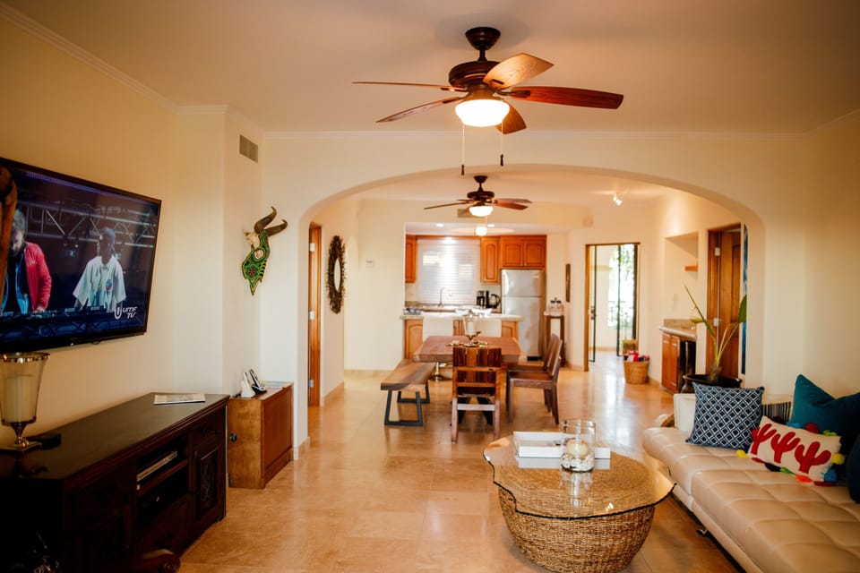 Condo, 2 Bedrooms | Living area