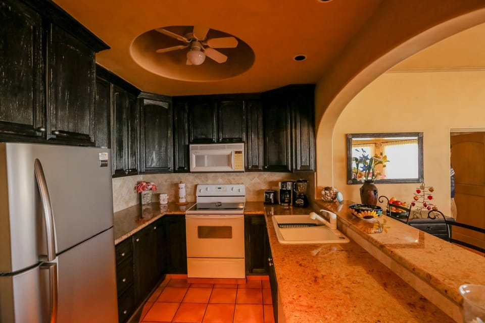 Condo, 2 Bedrooms | Private kitchen | Fridge, microwave, oven, stovetop