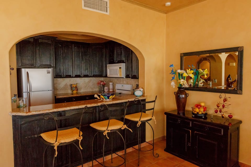 Condo, 2 Bedrooms | Private kitchen | Fridge, microwave, oven, stovetop