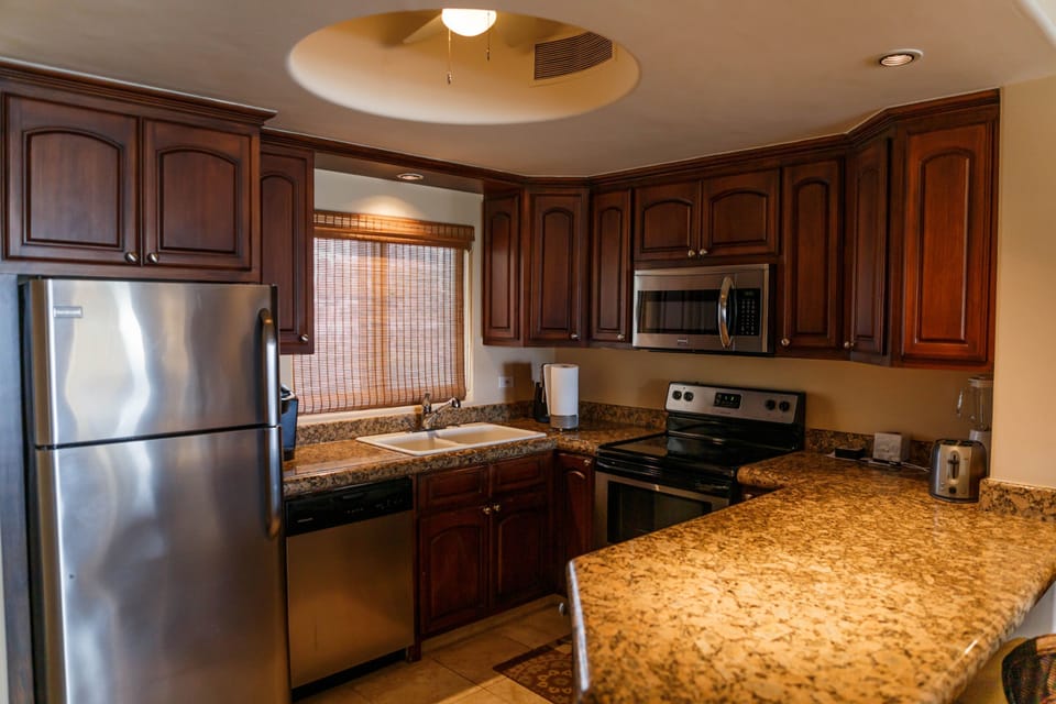 Condo, 2 Bedrooms | Private kitchen | Oven, stovetop, toaster, cookware/dishes/utensils