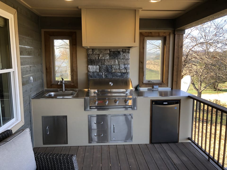 Outdoor kitchen/grill for some good times!