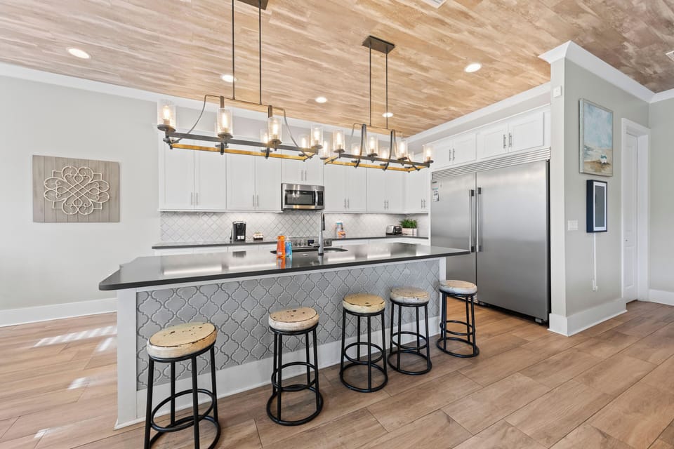 First Floor Kitchen - Bar Seating for 5