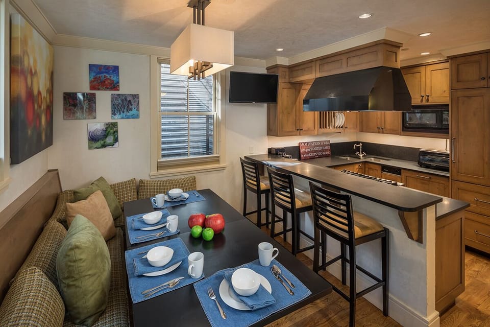 36-Telluride-River-Bliss-Lockoff-Dining-v12.jpg
