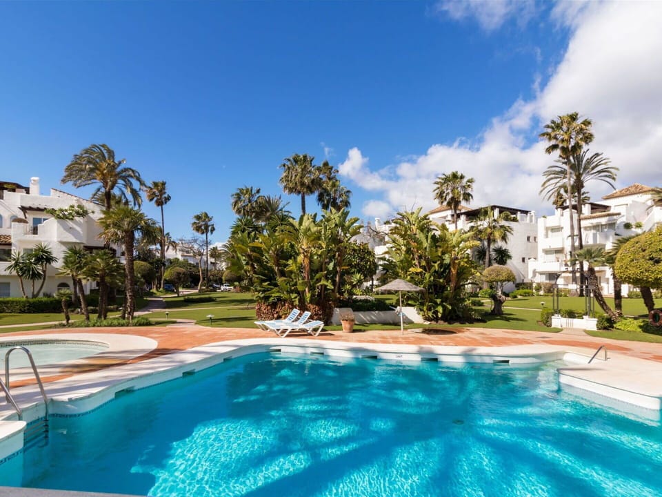 Swimming Pool, Property, Resort, Real Estate, Building, Vacation, House, Leisure, Sky, Home