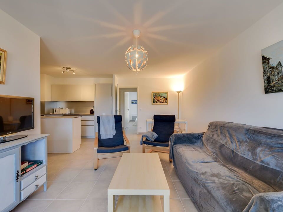 Room, Property, Furniture, Building, Ceiling, Interior Design, Floor, House, Real Estate, Living Room