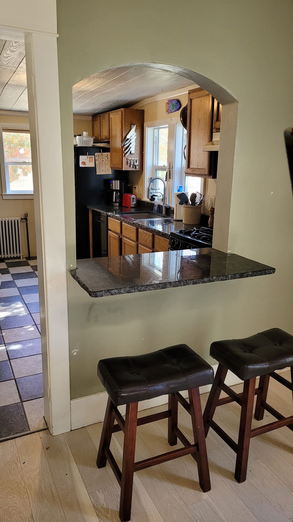 pass through from living room to kitchen