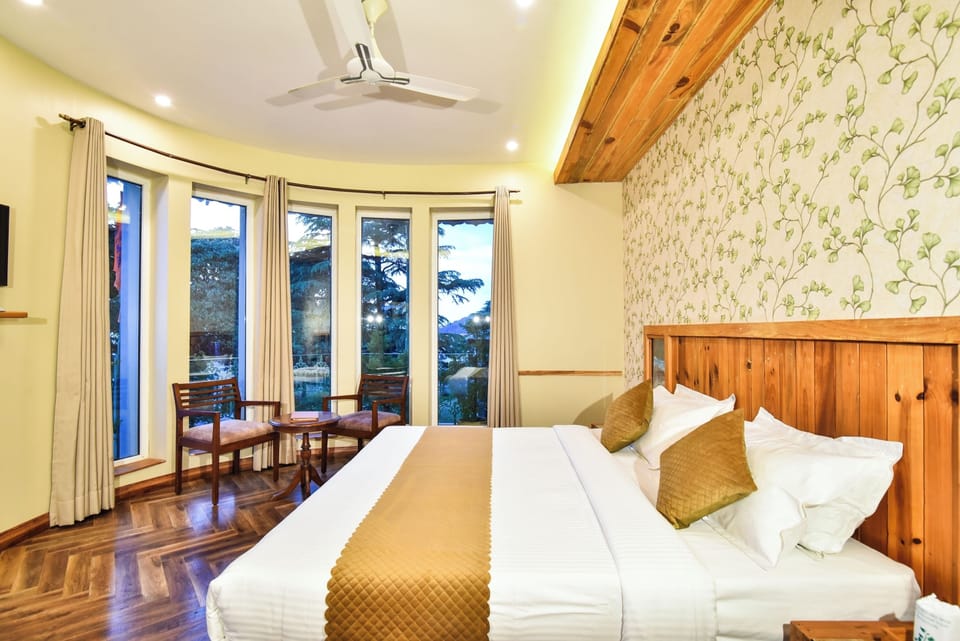 Premium Room | Premium bedding, in-room safe, desk, soundproofing