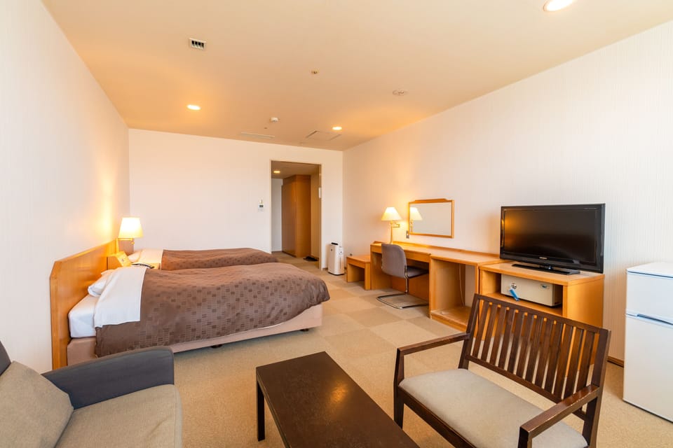 Twin(Triple) Room, Smoking | In-room safe, desk, bed sheets