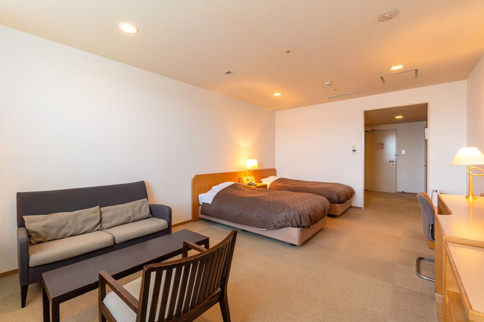 Twin(Triple) Room, Smoking | In-room safe, desk, bed sheets