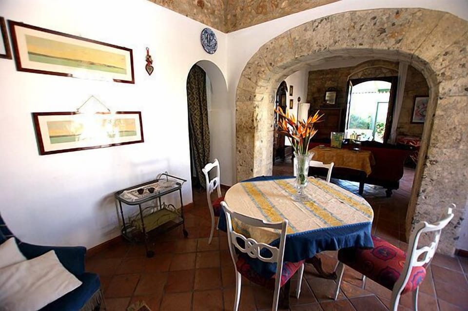 A stone arch separates the dining area from the living room. 