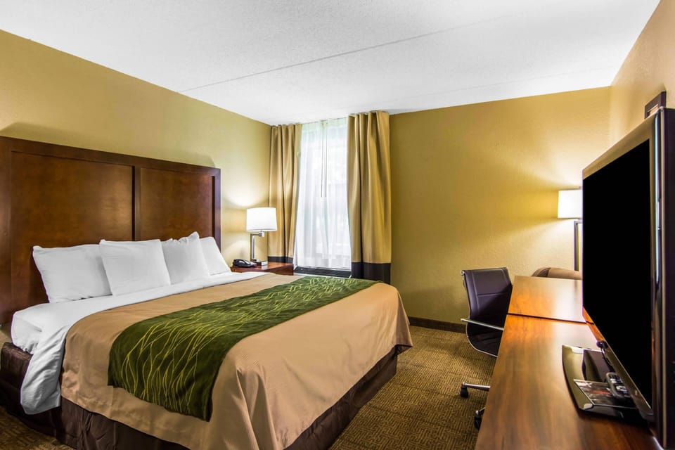 Egyptian cotton sheets, premium bedding, down comforters, desk