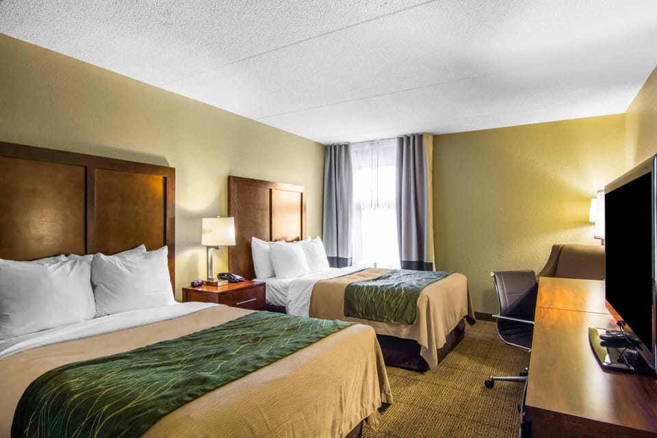 Egyptian cotton sheets, premium bedding, down comforters, desk