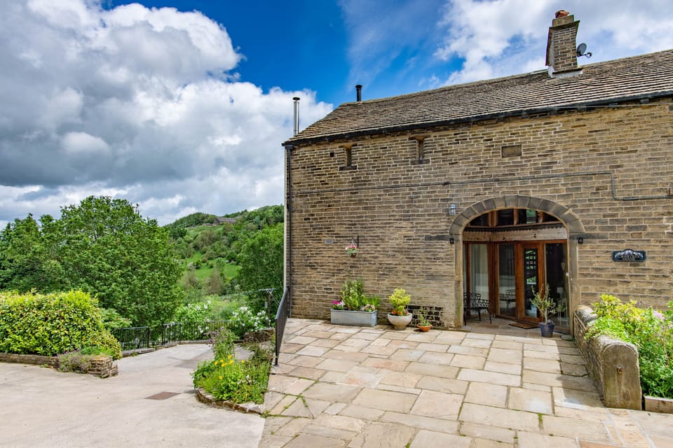 Crabtree barn view from lane