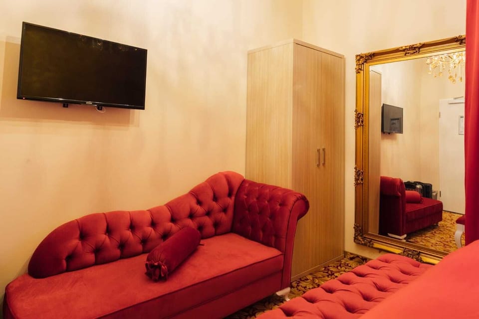 Honeymoon Deluxe Room | Soundproofing, free WiFi, bed sheets