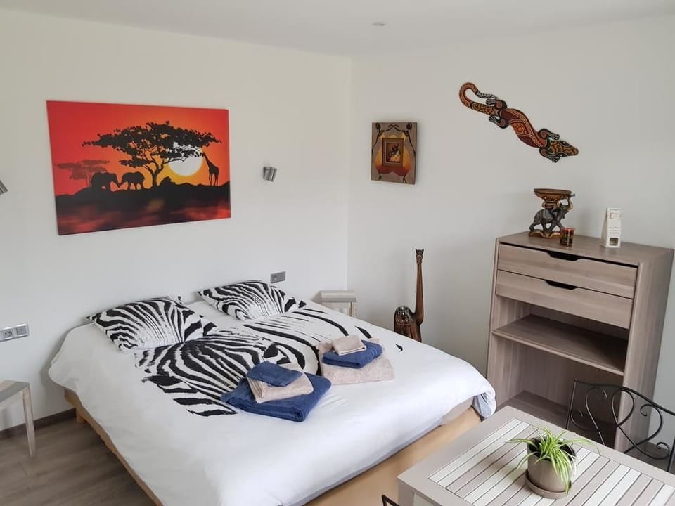 Double Room, Terrace, Garden View (Safari) | Individually decorated, individually furnished, desk, blackout drapes