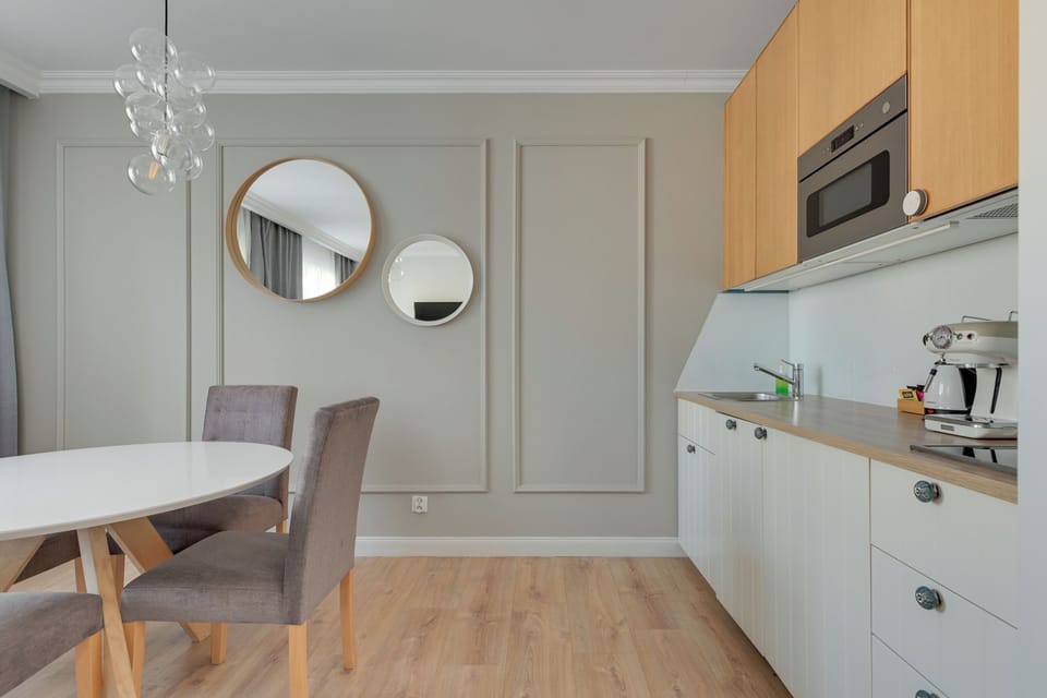 Deluxe Apartment | Living area | Flat-screen TV