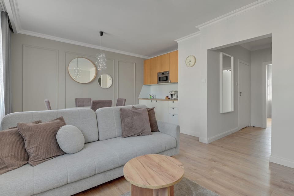 Deluxe Apartment | Living area | Flat-screen TV