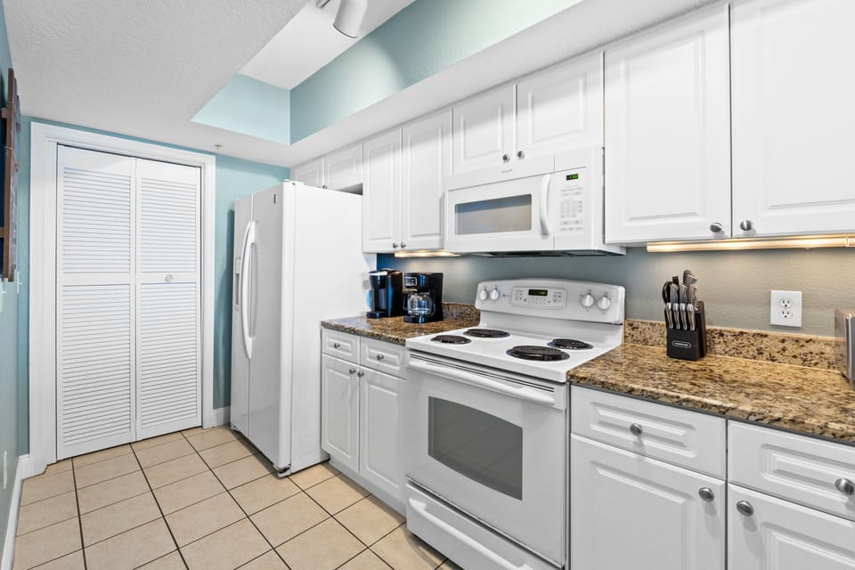 Full Size Kitchen