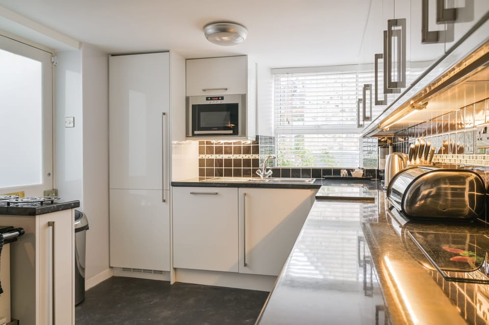 Traditional Apartment, Ground Floor | Private kitchen | Coffee/tea maker, electric kettle