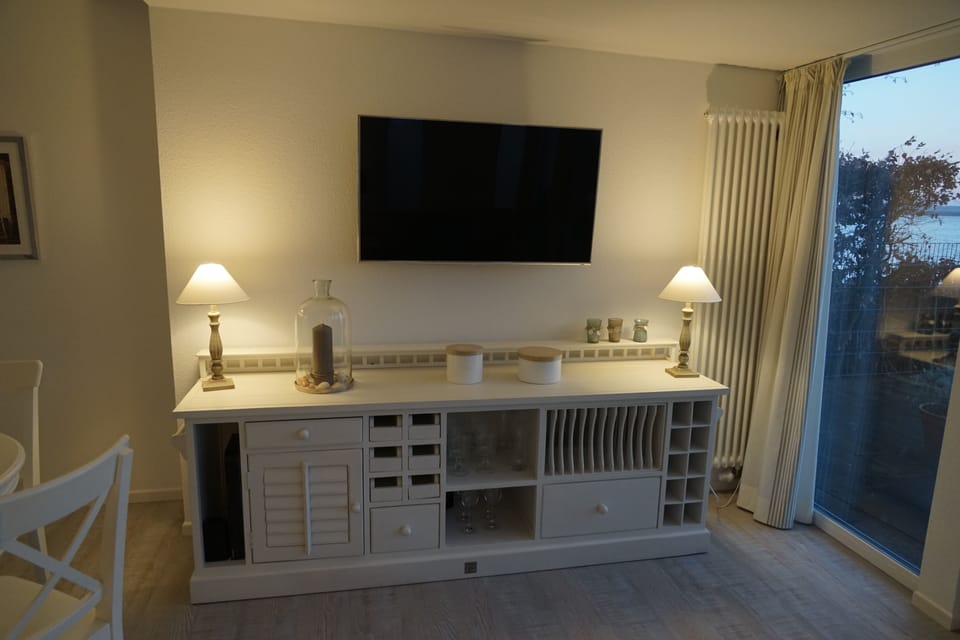 House (incl. Cleaning Fee) | Television
