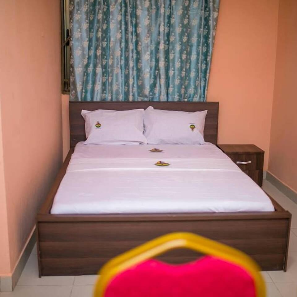 Standard Double Room | Desk, blackout drapes, bed sheets