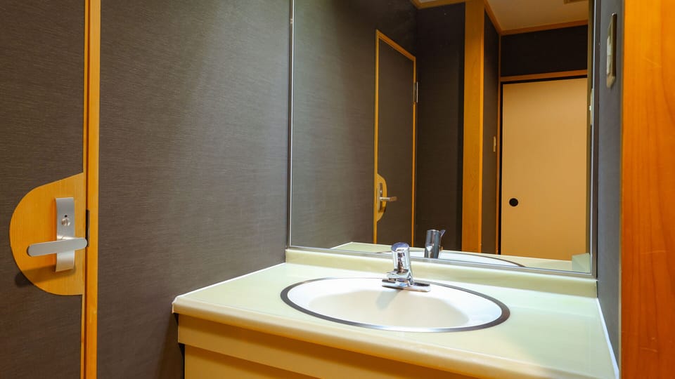 Japanese-Style Superior Twin Room with Shared Bath Room, Mountainside, Non Smoking | Room amenity
