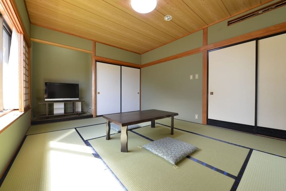 Japanese-Style Room with Private Bathroom - Main Building, Smoking | Bed sheets