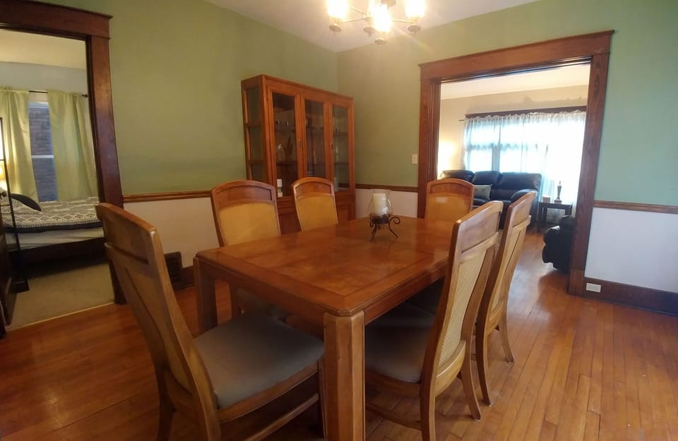 Dining room with seating for 6