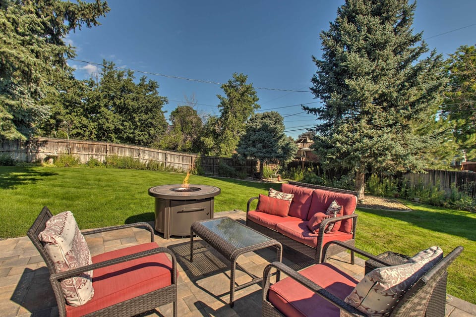 Large Back Yard w Fire Pit