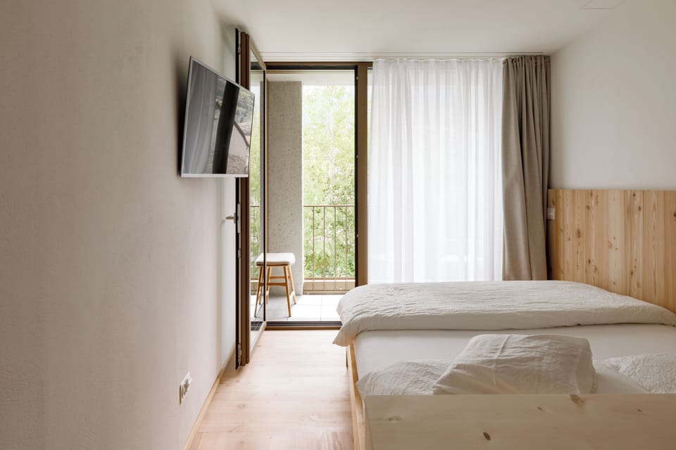 Superior Single Room | 1 bedroom, down comforters, in-room safe, laptop workspace