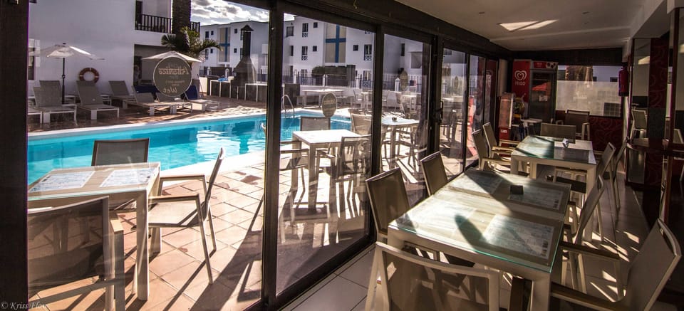 Poolside bar