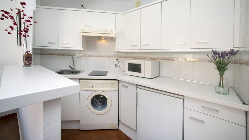 Superior Studio (2 adults) | Private kitchen | Full-size fridge, microwave, coffee/tea maker, toaster