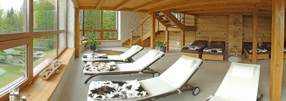 Couples treatment rooms, sauna, steam room, body treatments