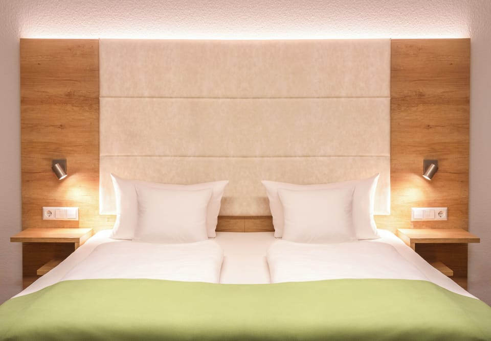 Hypo-allergenic bedding, iron/ironing board, free WiFi, bed sheets