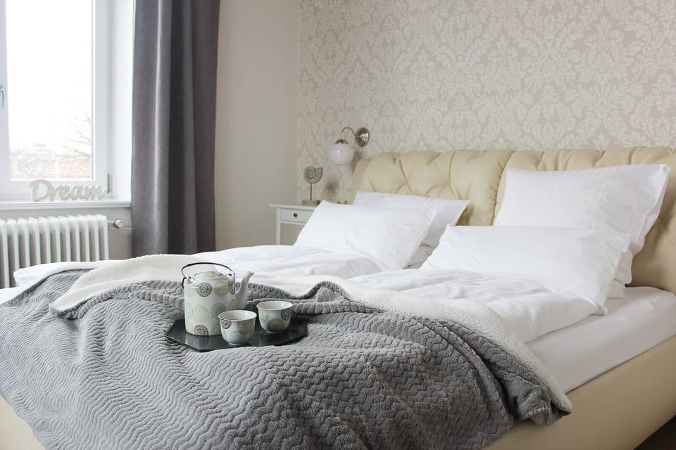 Hypo-allergenic bedding, cribs/infant beds, free WiFi, bed sheets