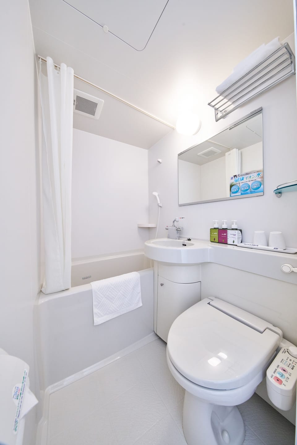 Combined shower/tub, free toiletries, hair dryer, slippers