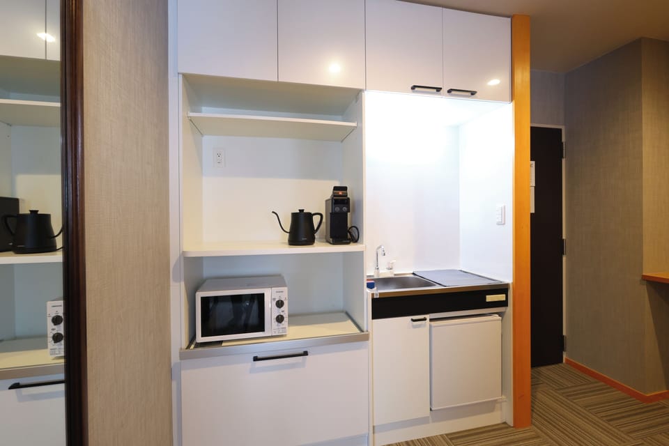 Deluxe Room | Down comforters, desk, laptop workspace, free WiFi