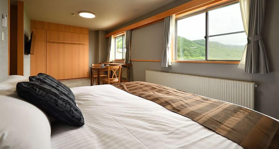 Deluxe Room | Down comforters, desk, laptop workspace, free WiFi
